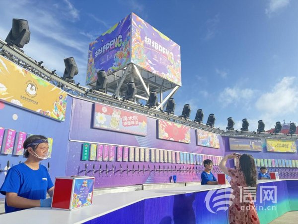 华霖资本 金沙滩啤酒城“超级PENG”酒墙上新 300款精酿任你品